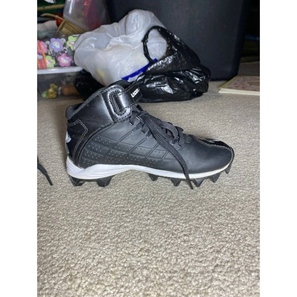 Under Armour Crusher Mid Youth Football Cleats Black White 1235878-001 Size 1Y